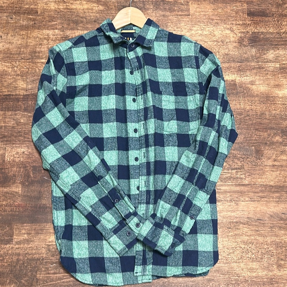 Flannel button up 
Men’s